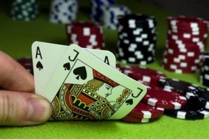 Techniques for Winning in Online Poker Games
